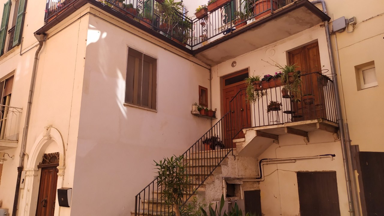 Appartamento in vendita a Manoppello, 7 locali, prezzo € 90.000 | PortaleAgenzieImmobiliari.it