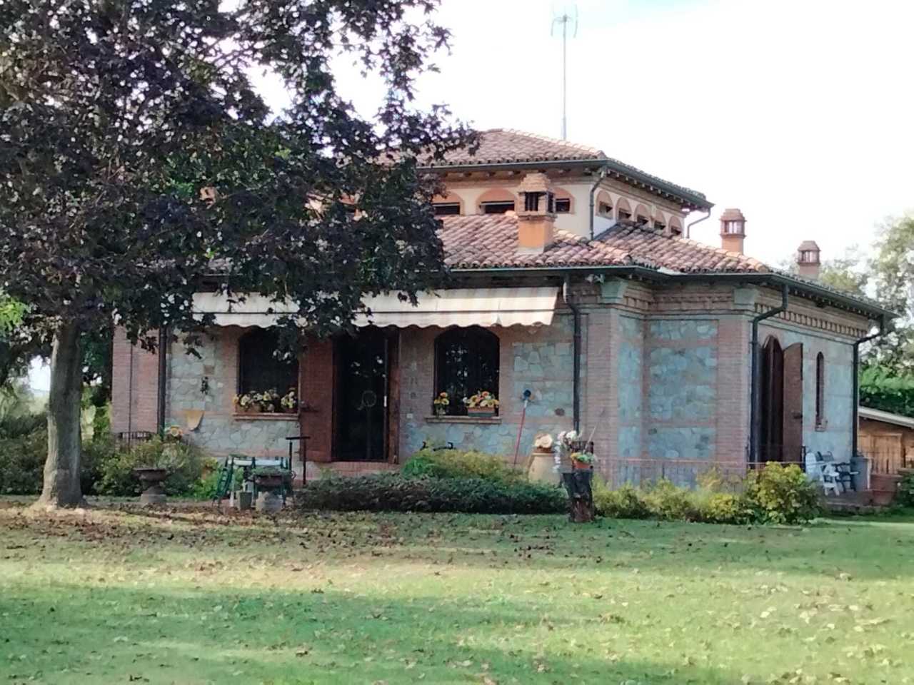 Villa in vendita a Montechiarugolo, 5 locali, prezzo € 800.000 | PortaleAgenzieImmobiliari.it