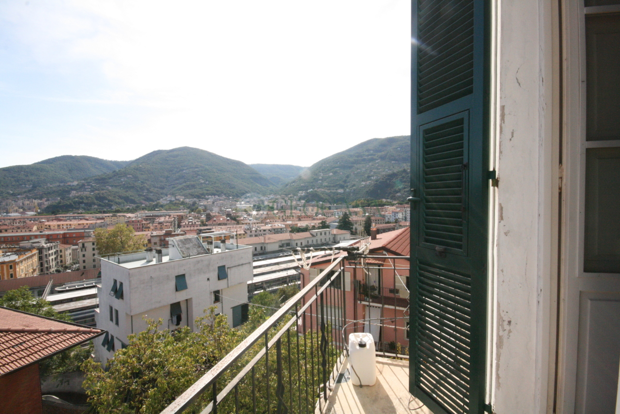 Appartamento in vendita a La Spezia, 4 locali, prezzo € 149.000 | CambioCasa.it