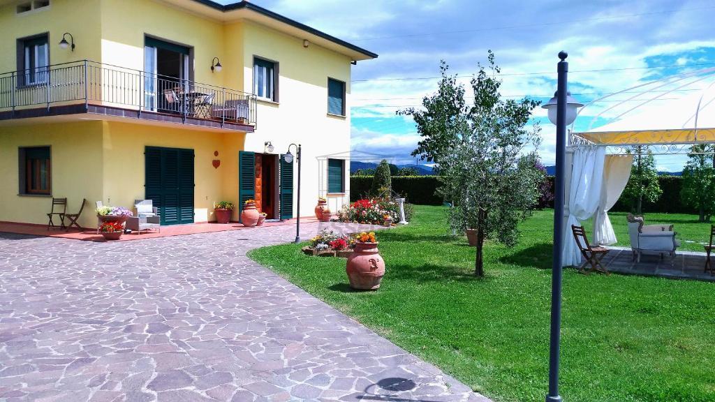 Villa in vendita a Montecarlo, 15 locali, prezzo € 580.000 | PortaleAgenzieImmobiliari.it