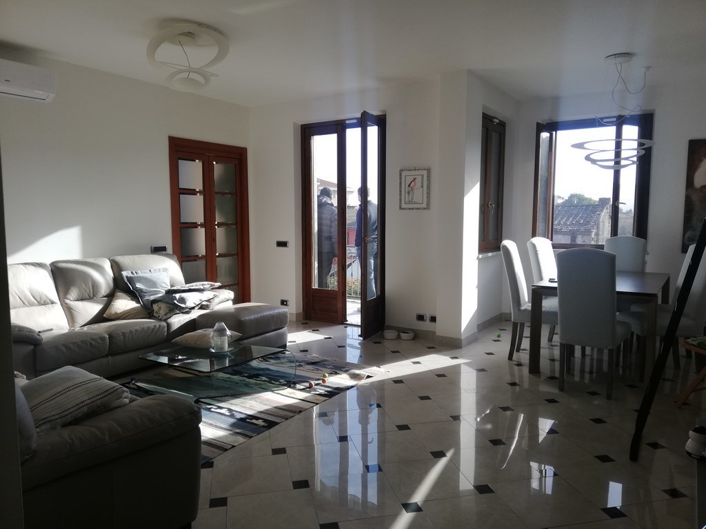 Appartamento in vendita a Sarzana, 4 locali, prezzo € 245.000 | PortaleAgenzieImmobiliari.it