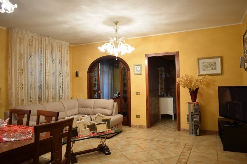 Villa in vendita a Poggio a Caiano, 14 locali, prezzo € 1.150.000 | PortaleAgenzieImmobiliari.it