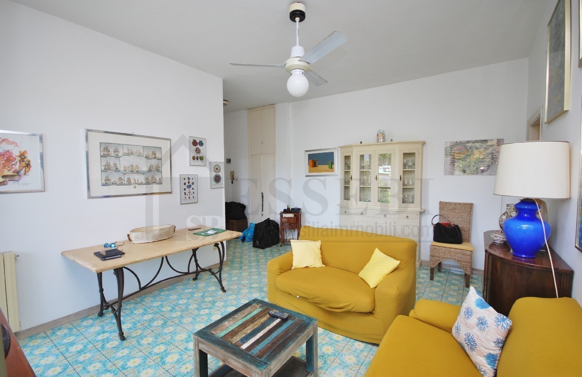 Appartamento in vendita a Camaiore, 5 locali, prezzo € 420.000 | PortaleAgenzieImmobiliari.it
