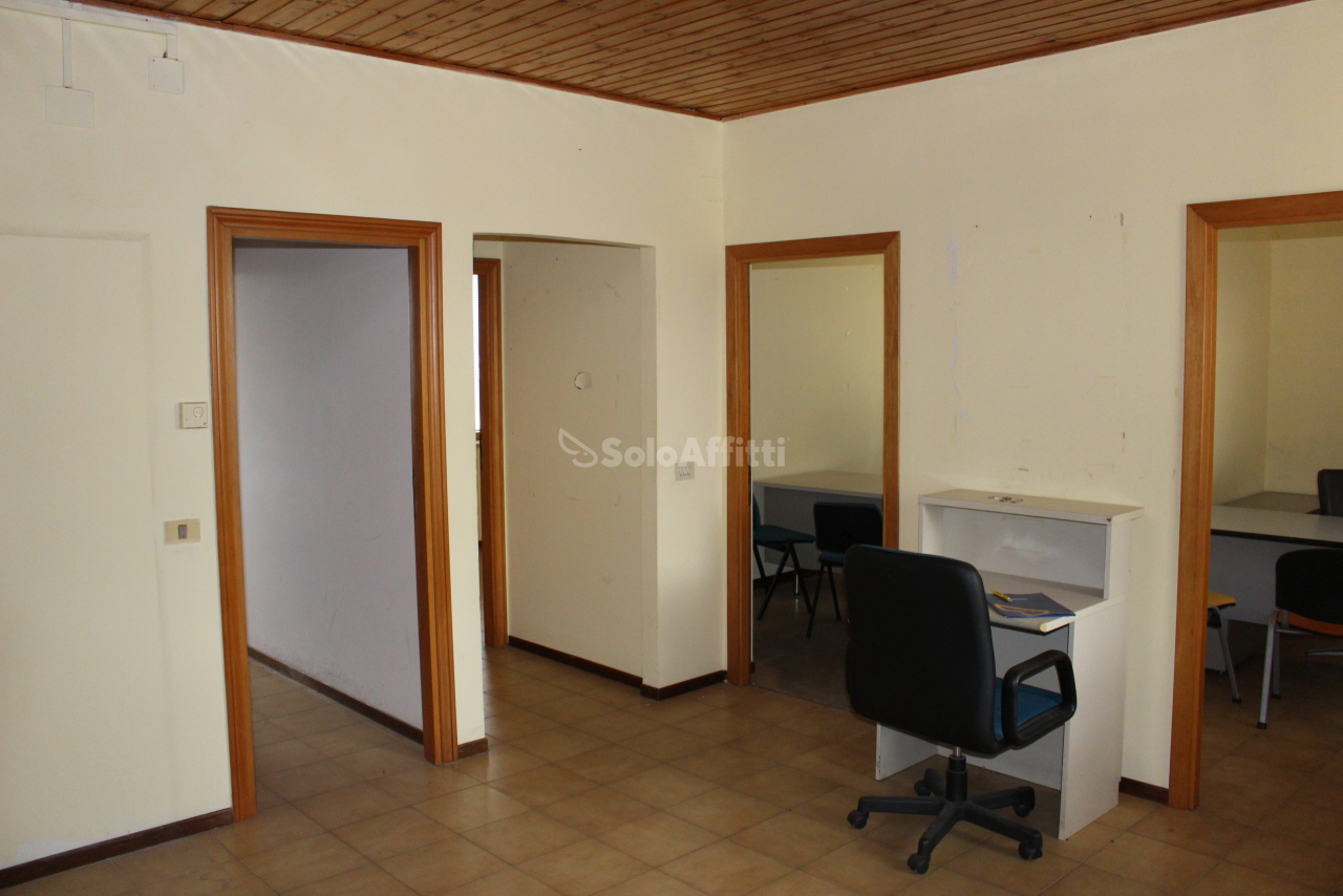 Ufficio / Studio in affitto a Foiano della Chiana, 5 locali, prezzo € 400 | PortaleAgenzieImmobiliari.it