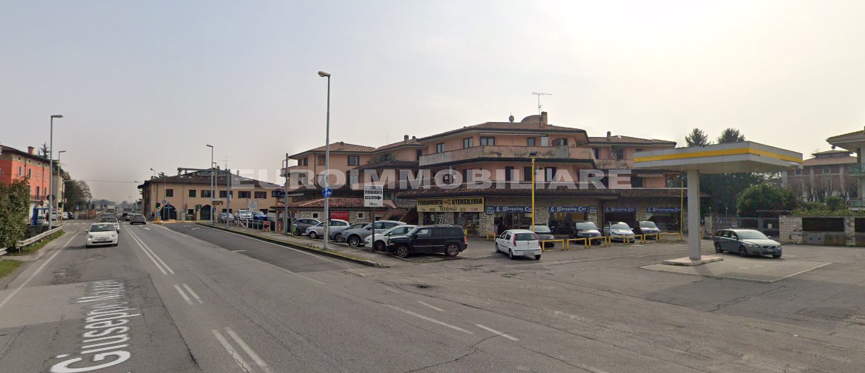 Negozio / Locale in affitto a Rezzato, 1 locali, prezzo € 3.000 | CambioCasa.it