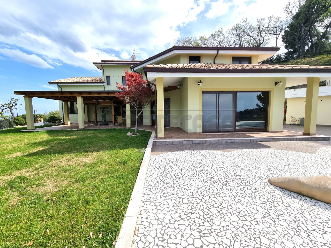 Villa in vendita a Francavilla al Mare, 14 locali, Trattative riservate | PortaleAgenzieImmobiliari.it