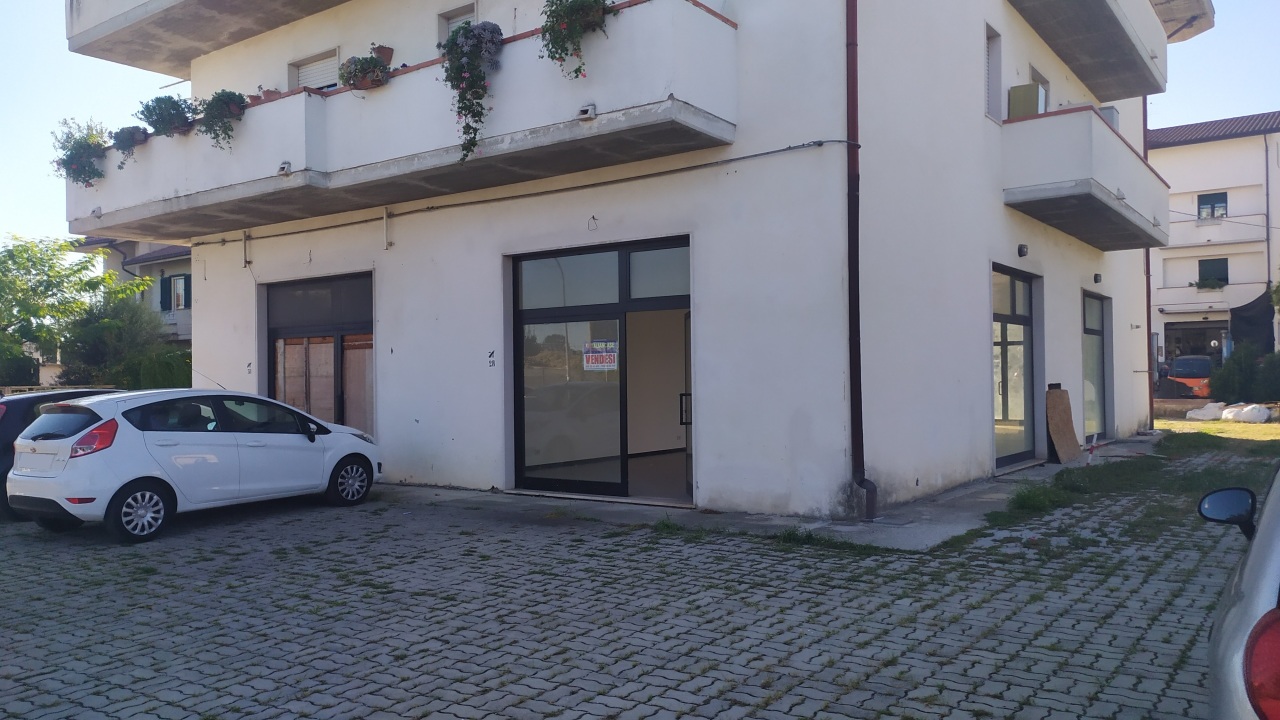Negozio / Locale in vendita a Manoppello, 2 locali, prezzo € 115.000 | PortaleAgenzieImmobiliari.it