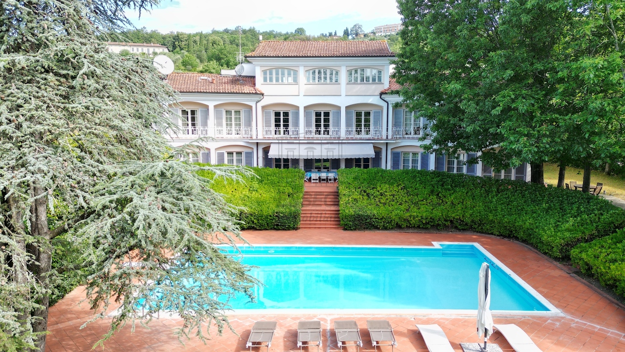 Villa in vendita a Lucca, 20 locali, prezzo € 1.490.000 | PortaleAgenzieImmobiliari.it