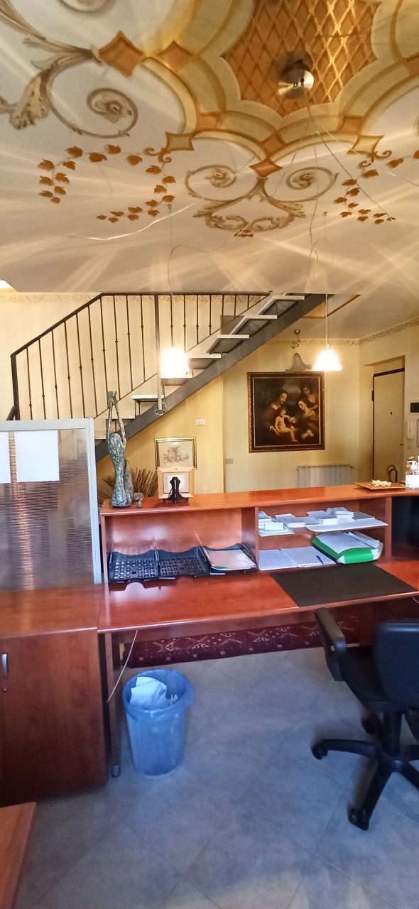 Ufficio / Studio in vendita a Carrara, 5 locali, prezzo € 280.000 | PortaleAgenzieImmobiliari.it