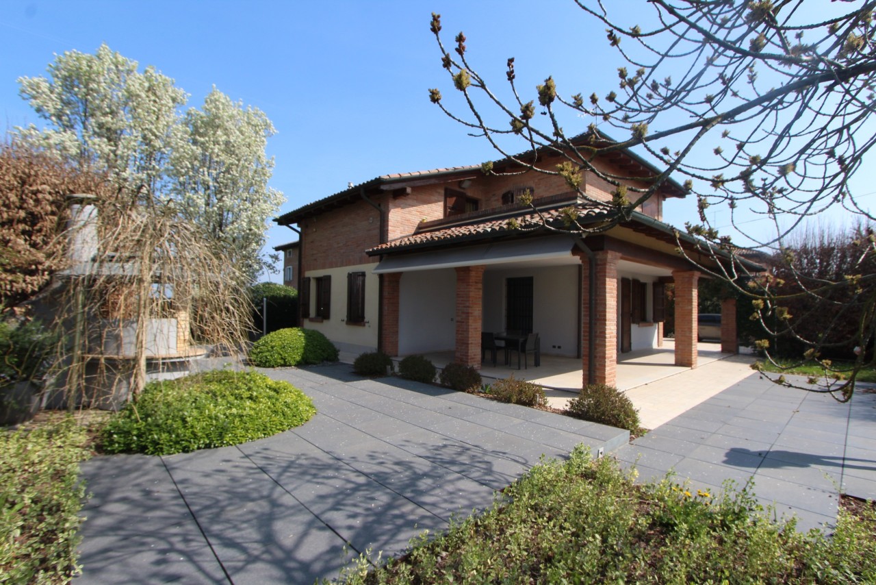 Villa in Vendita a Valsamoggia