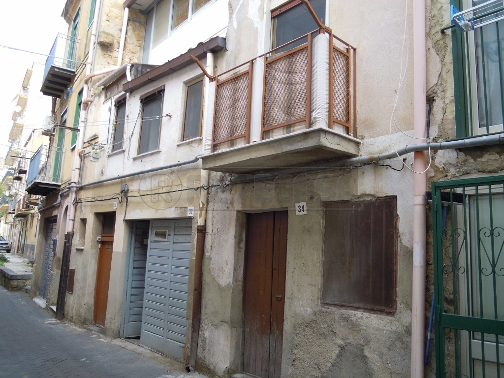 Appartamento in vendita a Caltanissetta, 6 locali, prezzo € 21.000 | PortaleAgenzieImmobiliari.it