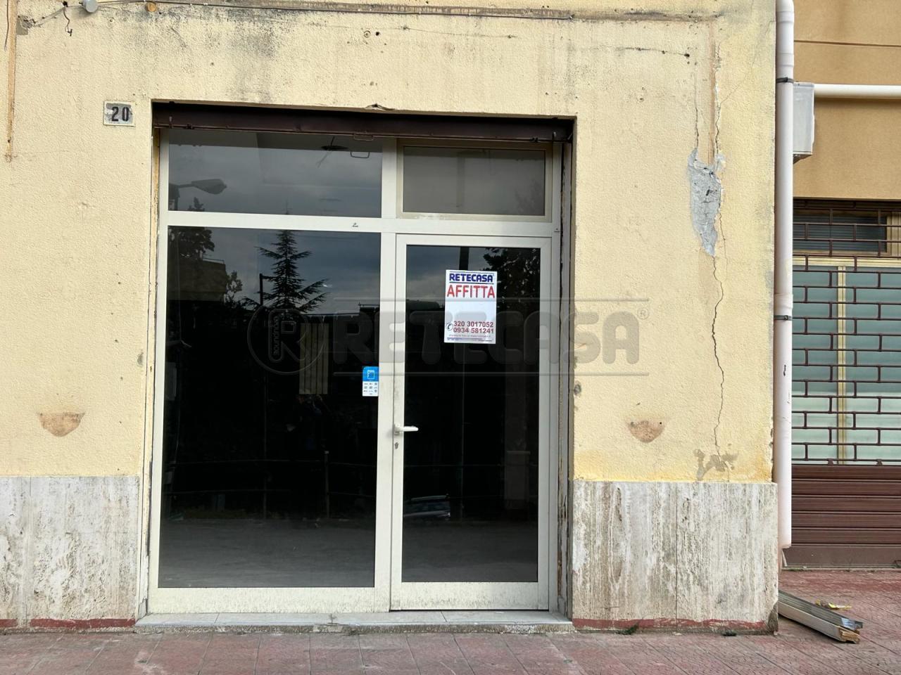 Negozio / Locale in Affitto - 6+6 a Caltanissetta