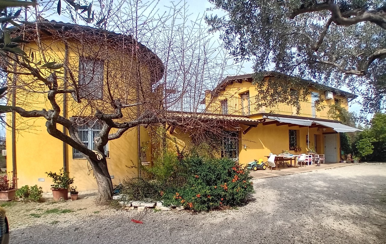Villa in vendita a Manoppello, 12 locali, prezzo € 650.000 | PortaleAgenzieImmobiliari.it