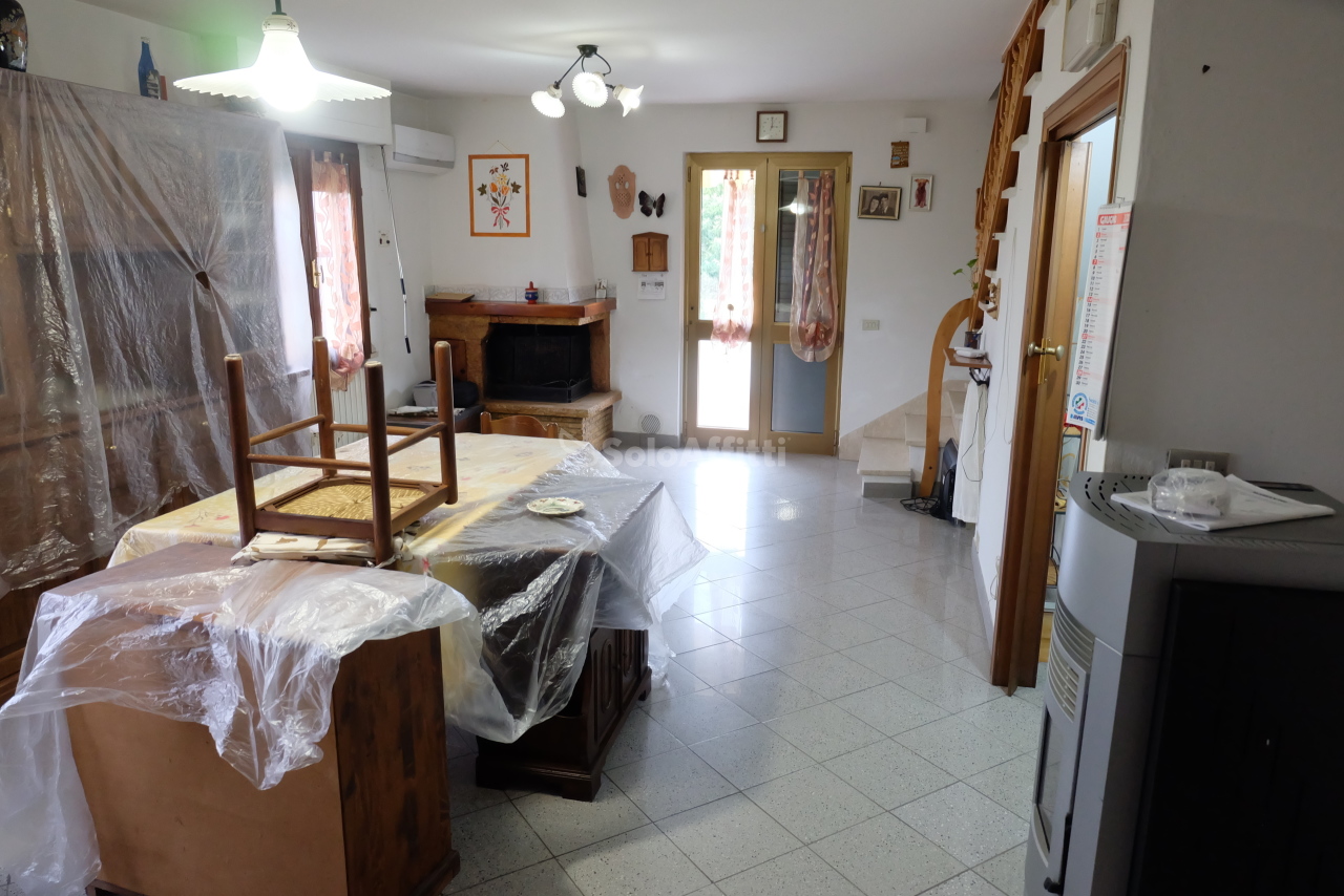 Rustico / Casale in affitto a Larciano, 4 locali, prezzo € 650 | PortaleAgenzieImmobiliari.it