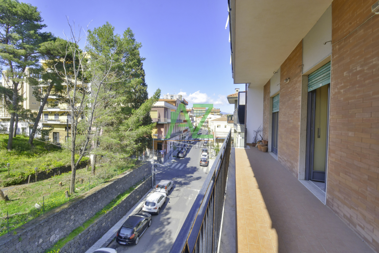 Appartamento in vendita a Acireale, 4 locali, prezzo € 84.000 | PortaleAgenzieImmobiliari.it