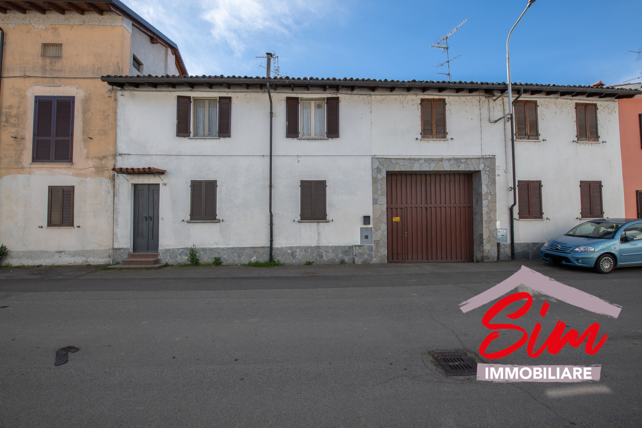 Villa in vendita a Casalbeltrame, 9 locali, prezzo € 89.000 | PortaleAgenzieImmobiliari.it