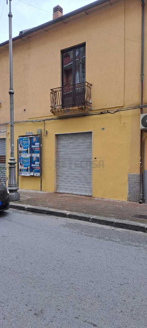 Negozio / Locale in affitto a Salerno, 1 locali, prezzo € 550 | PortaleAgenzieImmobiliari.it