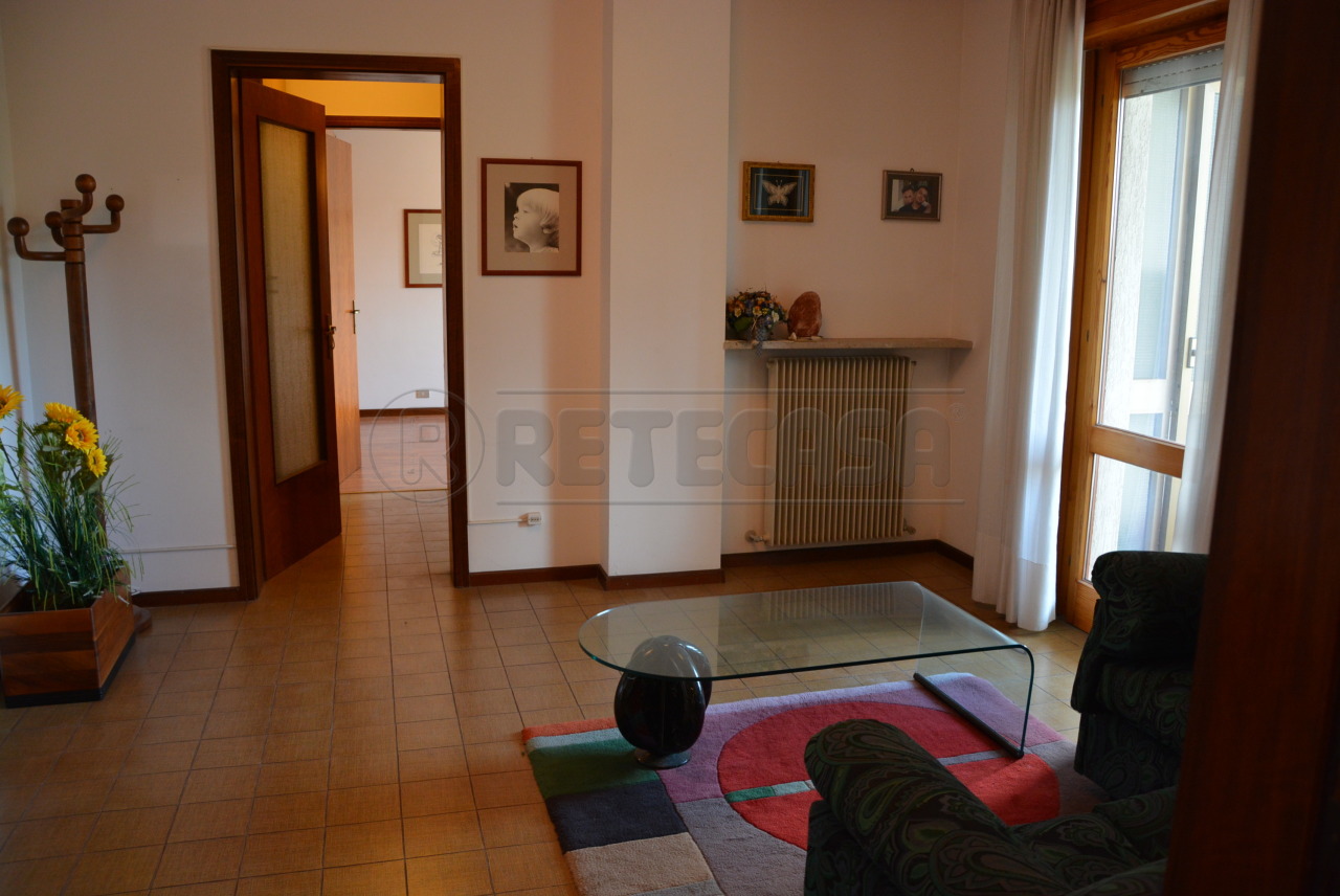 Appartamento in vendita a Corno di Rosazzo, 3 locali, prezzo € 58.000 | CambioCasa.it