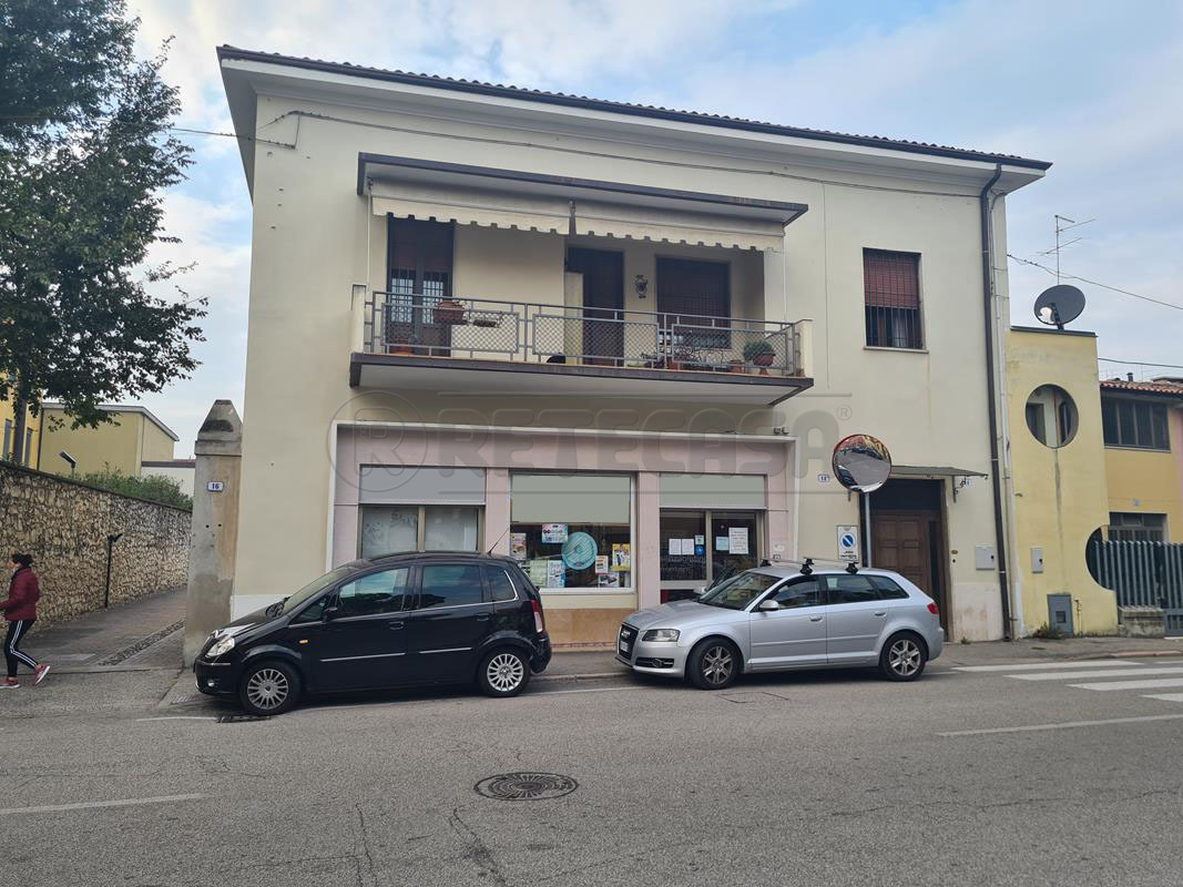 Negozio / Locale in vendita a Verona, 9999 locali, prezzo € 300.000 | CambioCasa.it