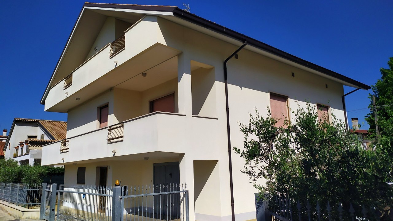 Villa in vendita a Chieti, 9 locali, prezzo € 260.000 | PortaleAgenzieImmobiliari.it