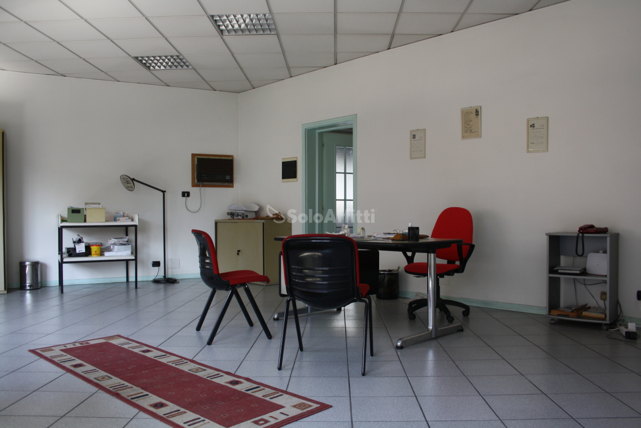 Ufficio / Studio in affitto a Omegna, 3 locali, prezzo € 450 | PortaleAgenzieImmobiliari.it