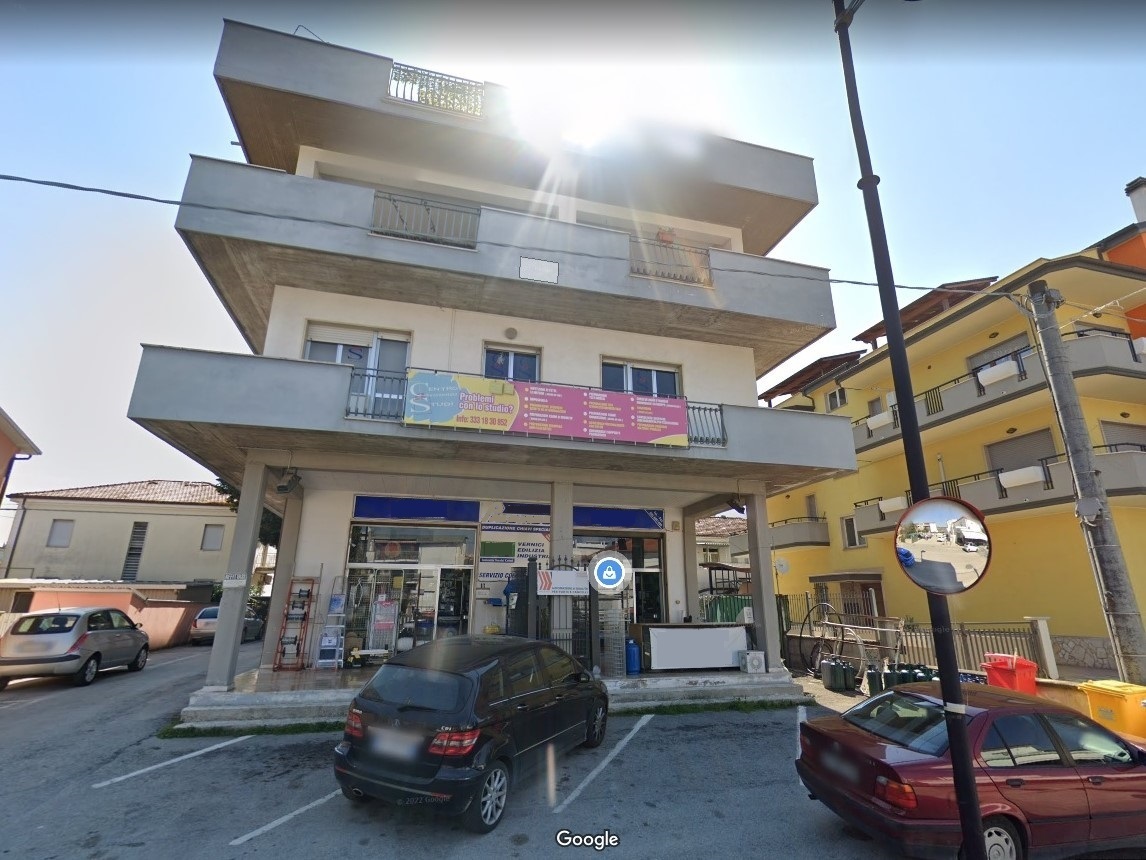 Negozio / Locale in affitto a Manoppello, 5 locali, Trattative riservate | PortaleAgenzieImmobiliari.it