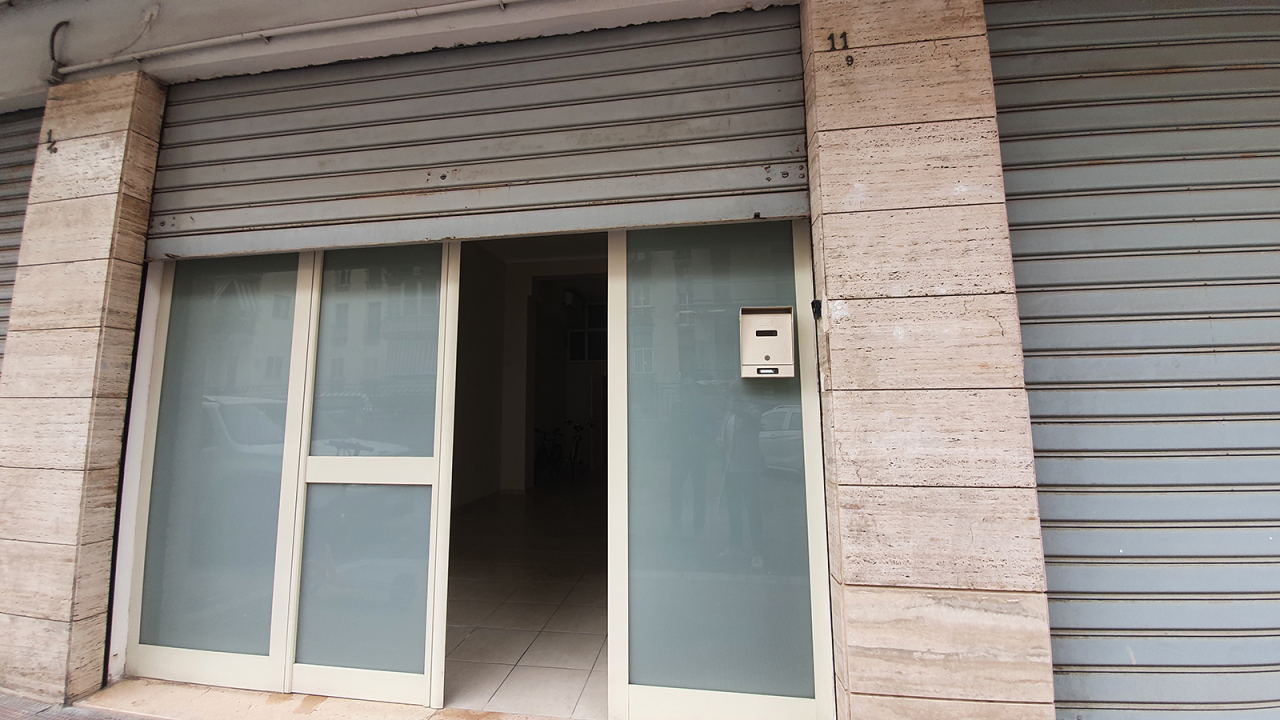 Negozio / Locale in vendita a Bari, 2 locali, prezzo € 80.000 | PortaleAgenzieImmobiliari.it