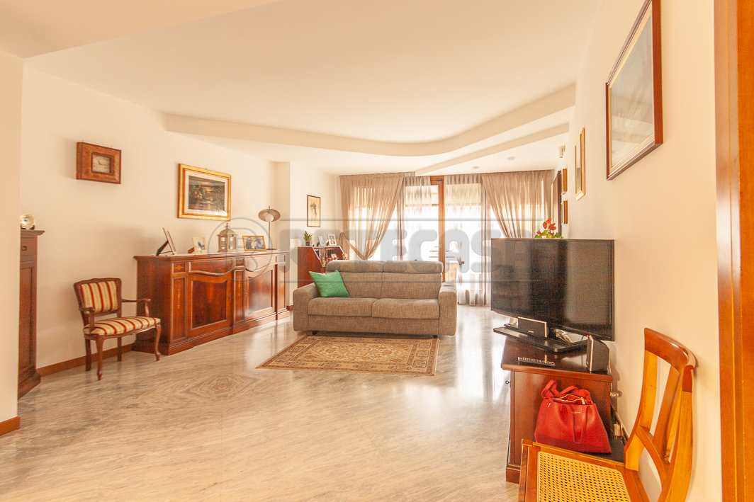 Appartamento in affitto a Chiampo, 6 locali, Trattative riservate | CambioCasa.it