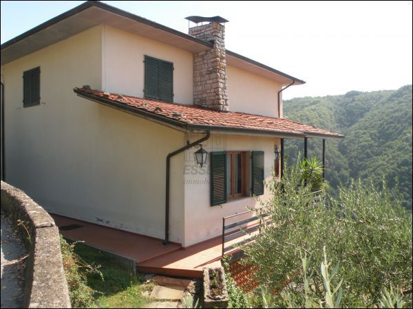 Villa in vendita a Coreglia Antelminelli, 8 locali, prezzo € 350.000 | PortaleAgenzieImmobiliari.it