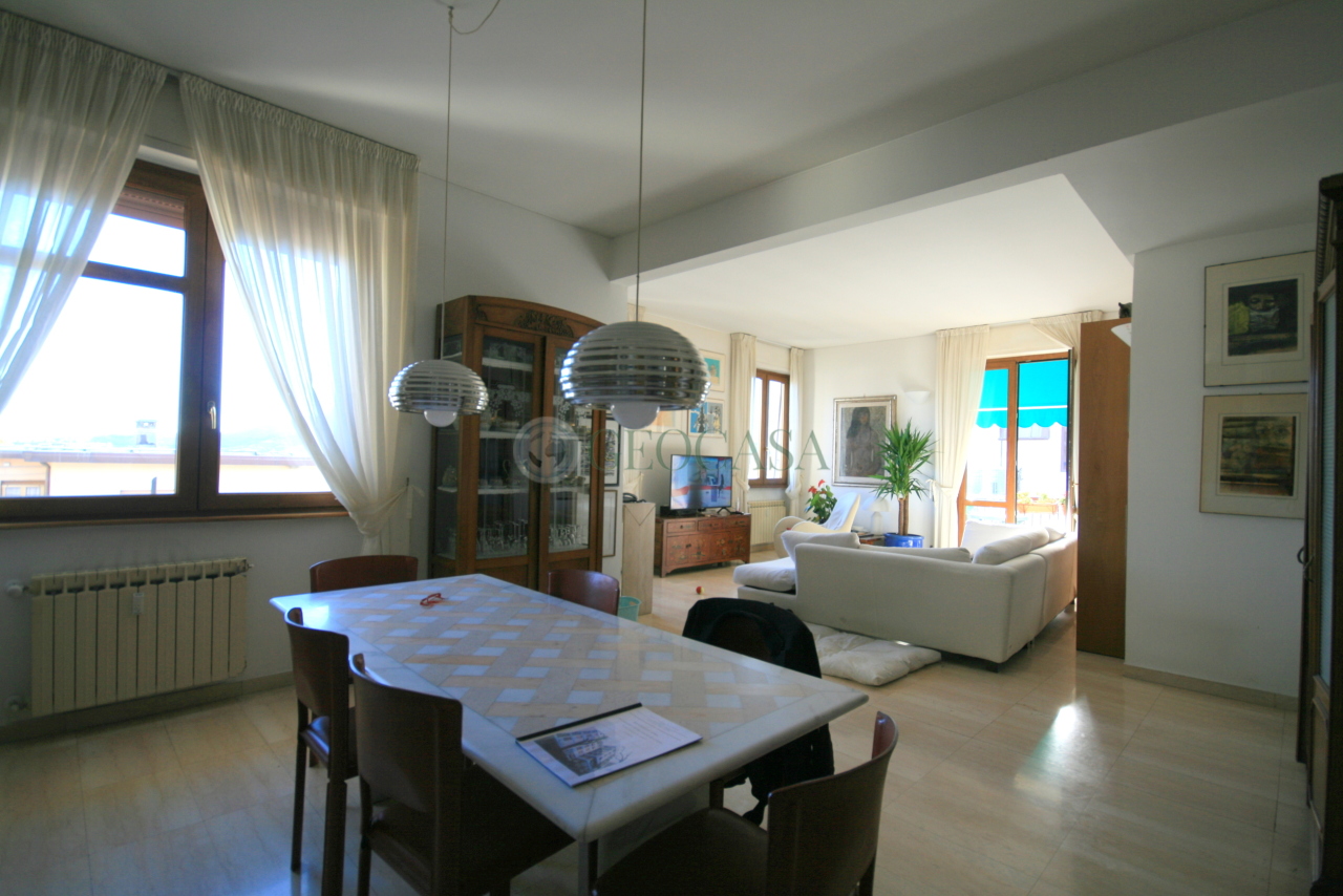 Appartamento in vendita a La Spezia, 7 locali, prezzo € 520.000 | PortaleAgenzieImmobiliari.it