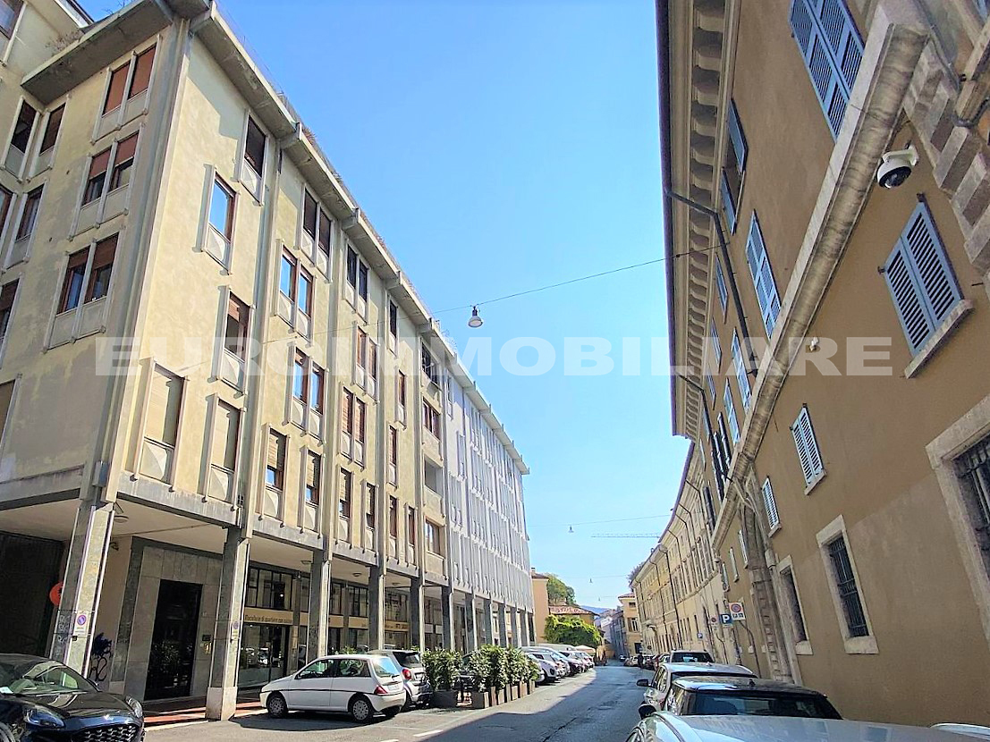 Appartamento in vendita a Brescia, 4 locali, prezzo € 375.000 | CambioCasa.it