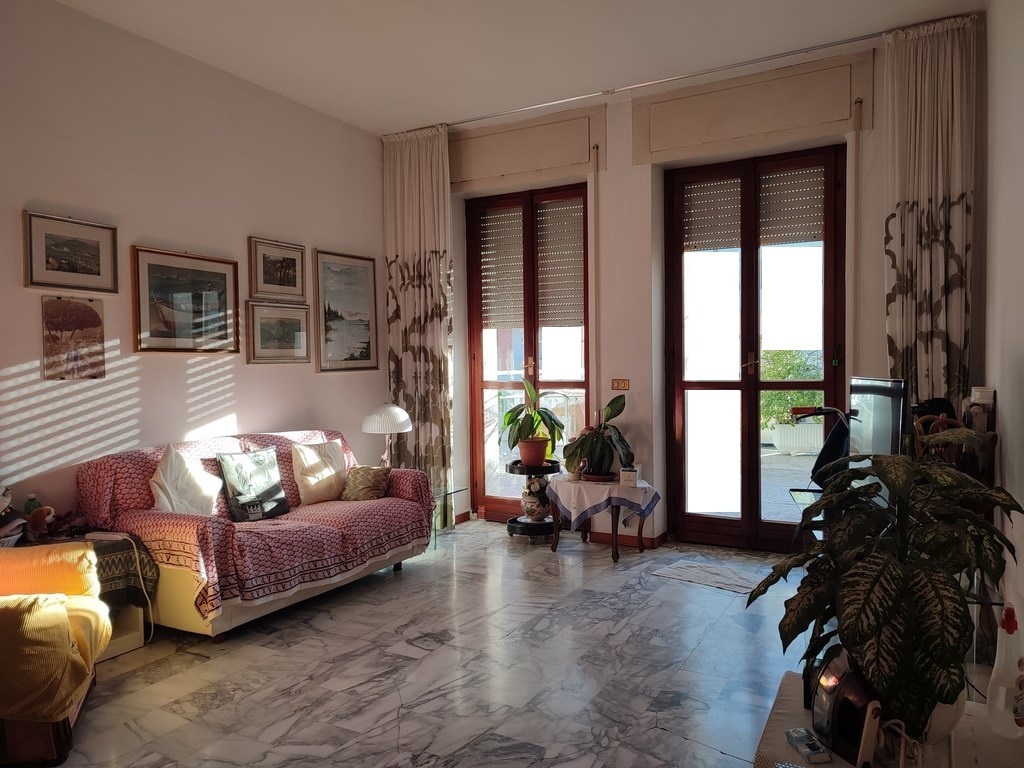 Appartamento in vendita a Carrara, 5 locali, prezzo € 280.000 | PortaleAgenzieImmobiliari.it