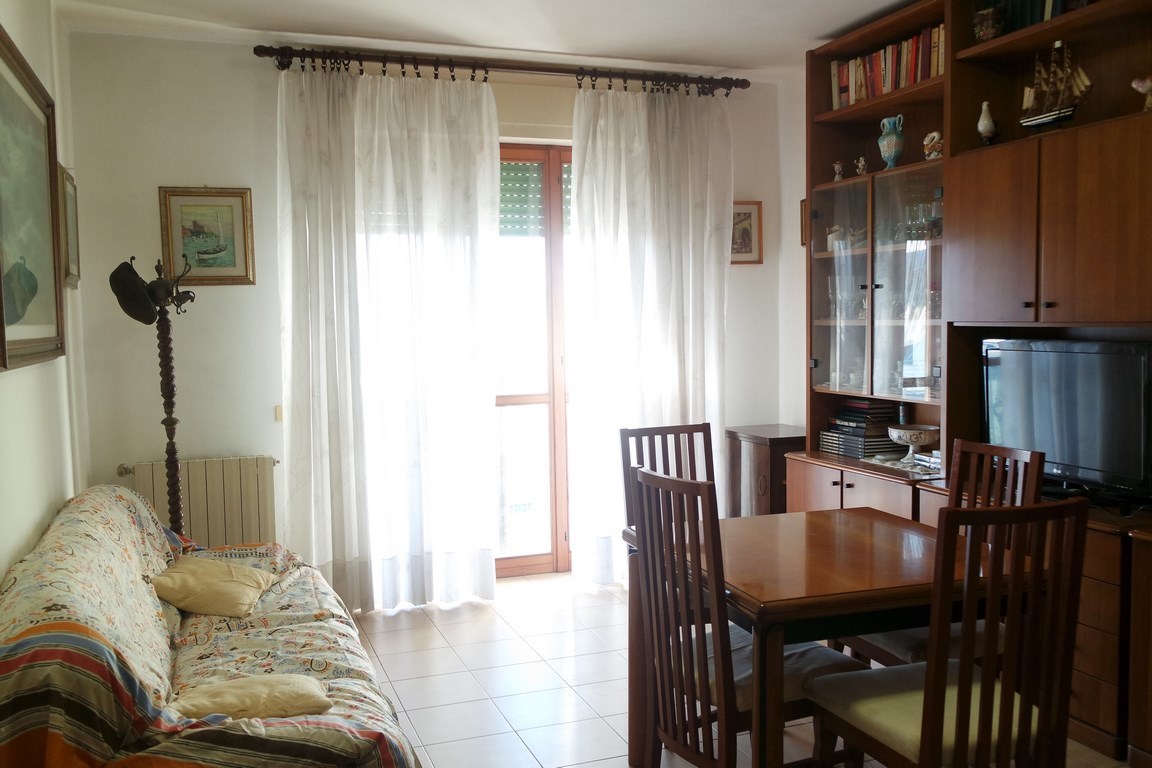 Appartamento in vendita a Sarzana, 3 locali, prezzo € 115.000 | PortaleAgenzieImmobiliari.it