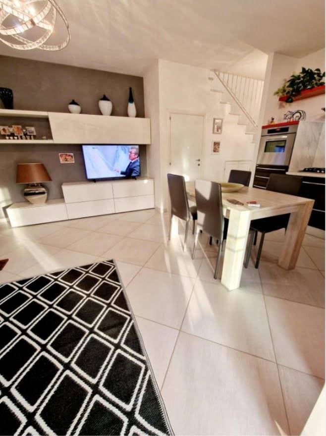 Appartamento in vendita a Carrara, 3 locali, prezzo € 225.000 | PortaleAgenzieImmobiliari.it