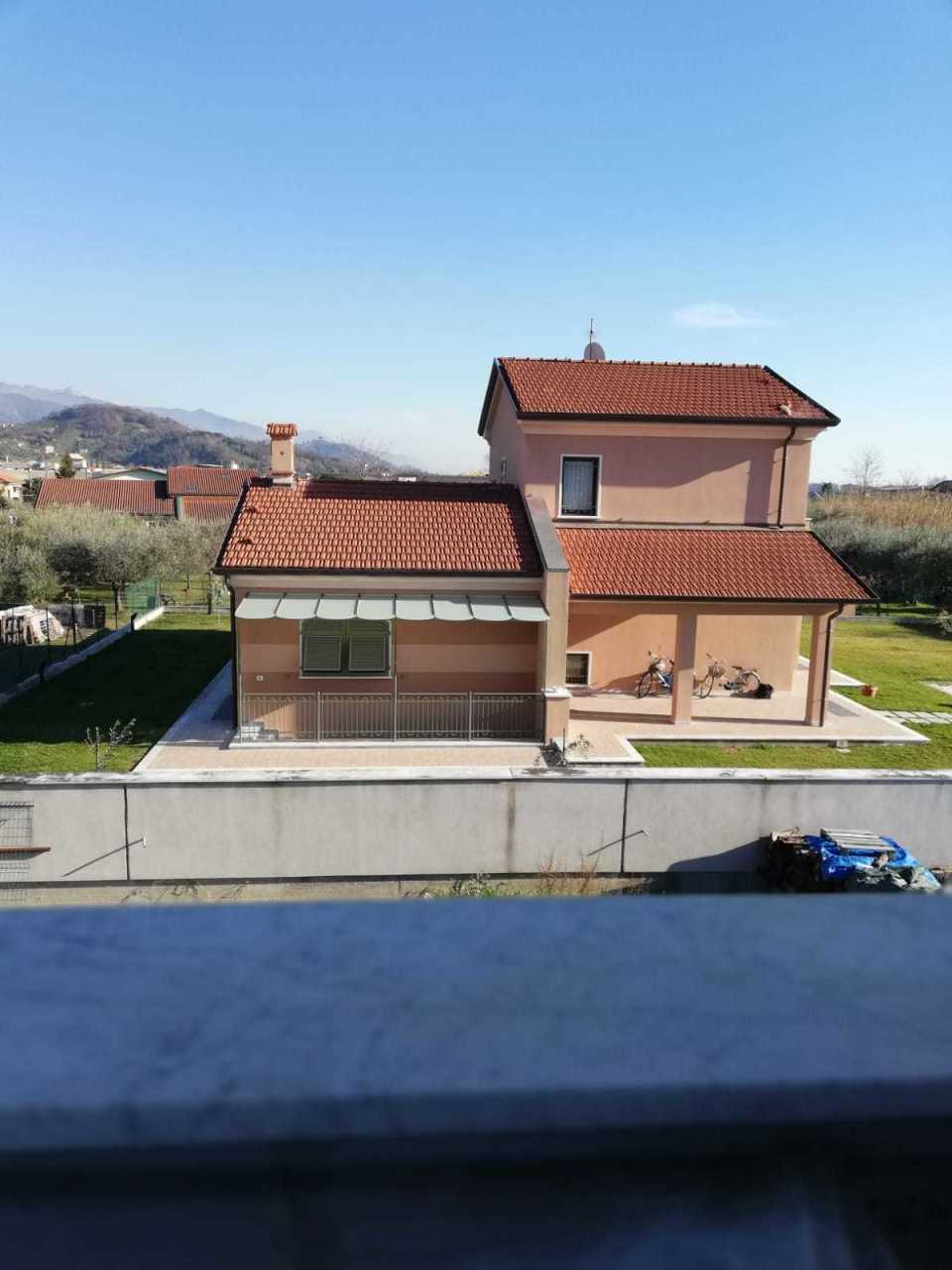 Villa in vendita a Ortonovo, 13 locali, prezzo € 380.000 | PortaleAgenzieImmobiliari.it