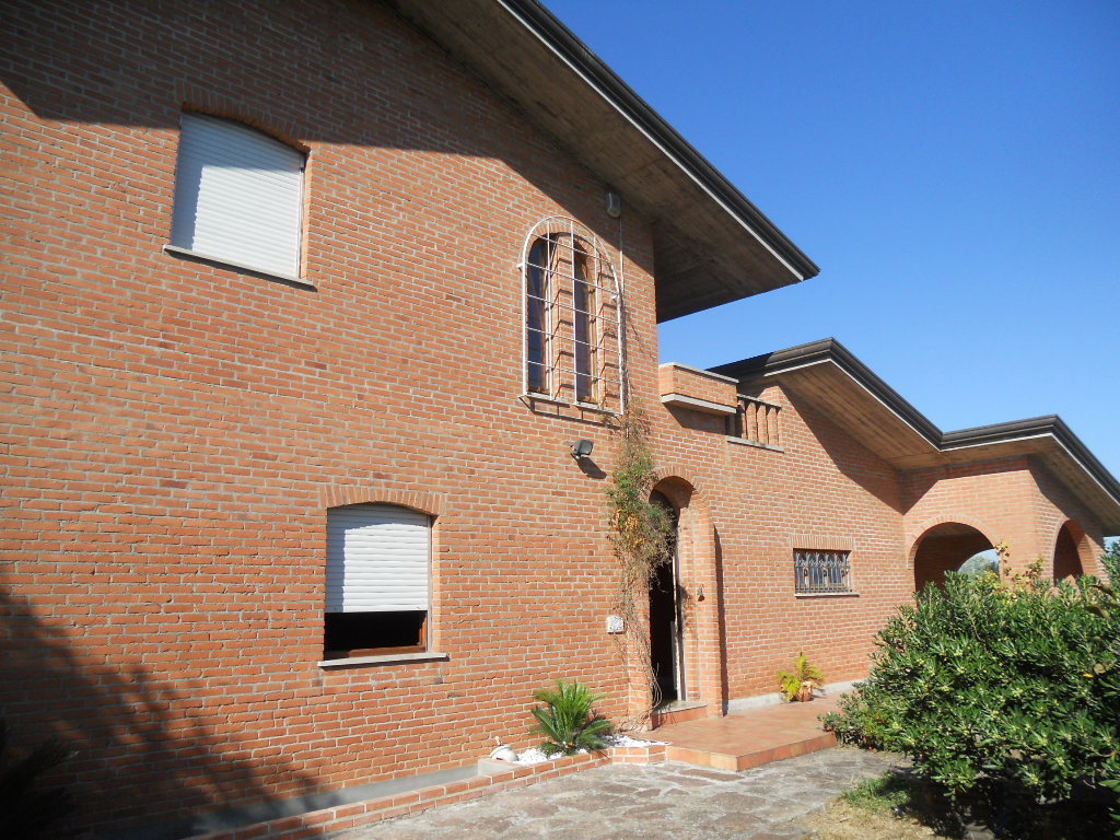 Villa in vendita a Ortonovo, 8 locali, prezzo € 420.000 | PortaleAgenzieImmobiliari.it