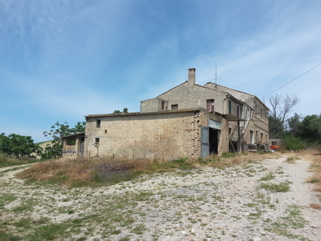 Rustico / Casale in vendita a Carassai, 10 locali, prezzo € 280.000 | PortaleAgenzieImmobiliari.it