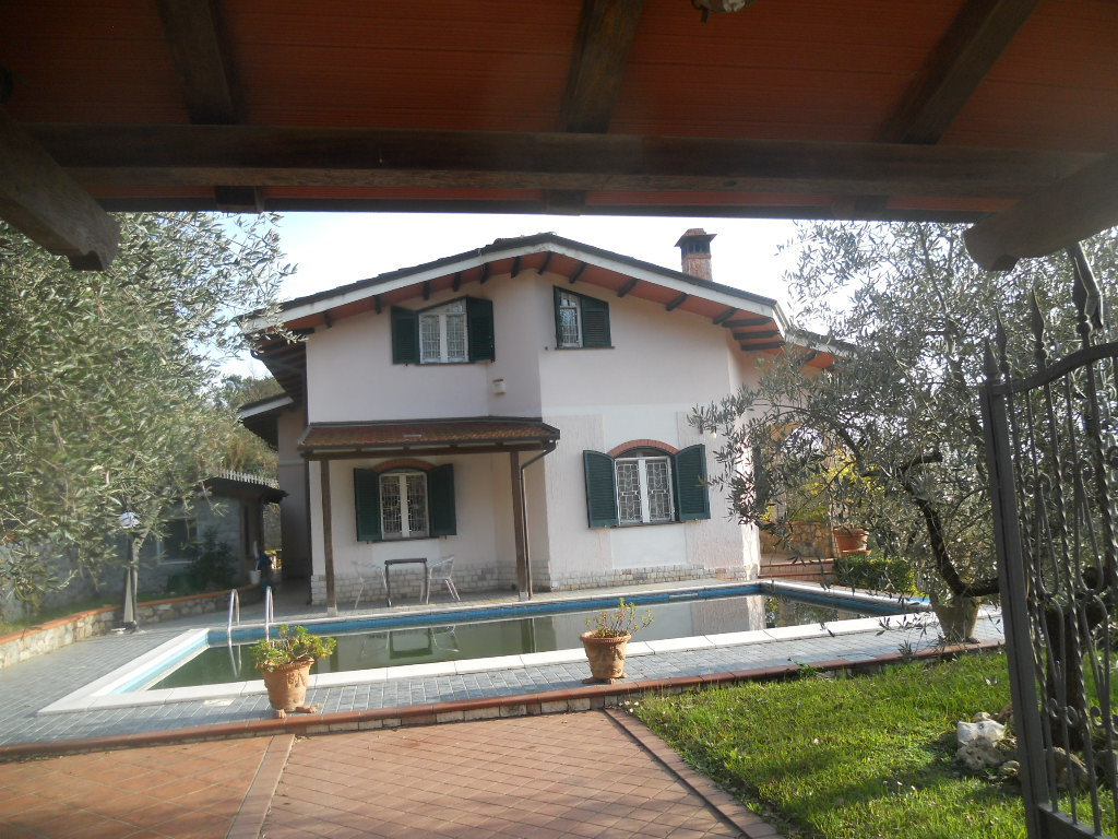 Villa in Vendita a Castelnuovo Magra