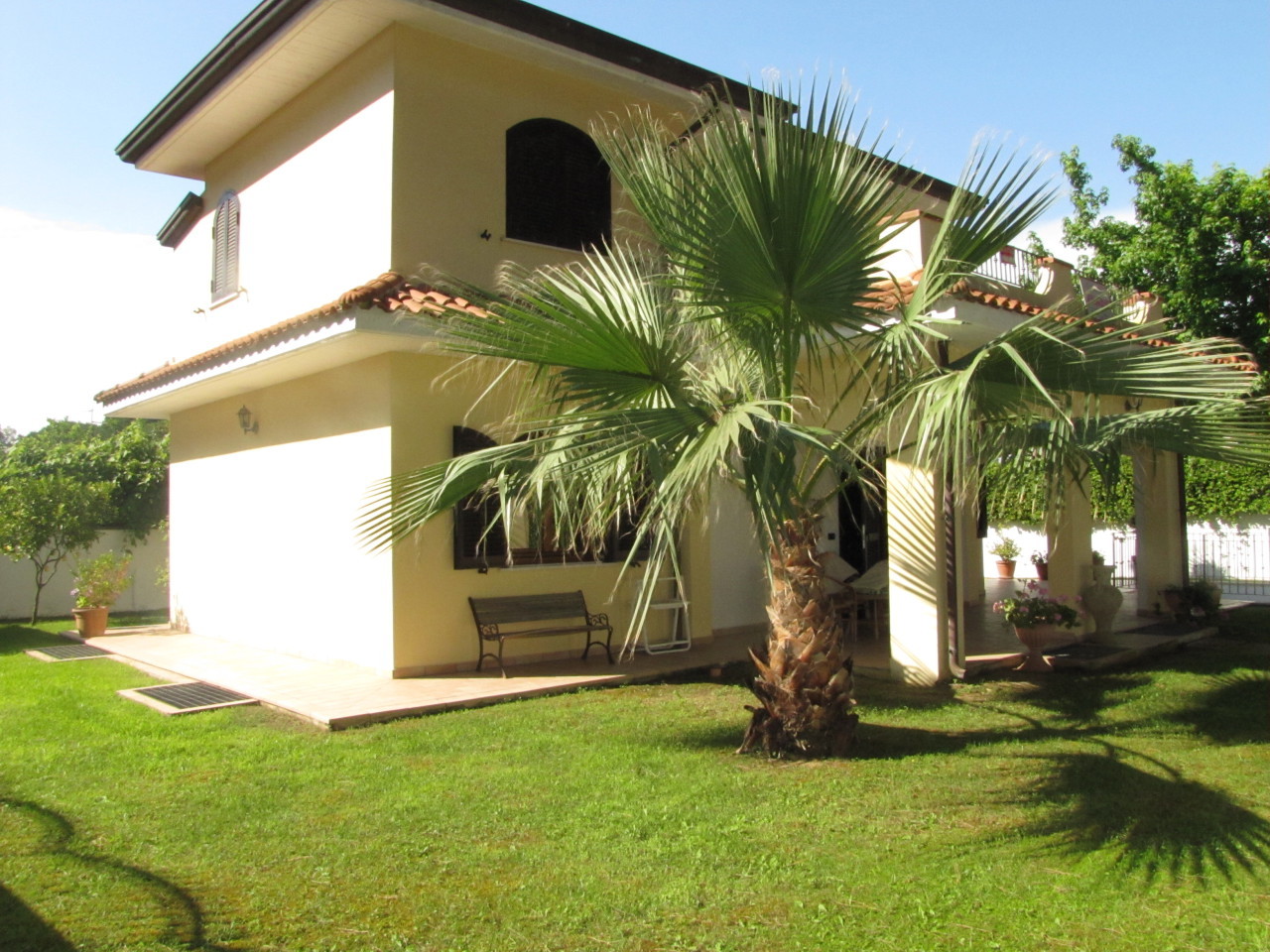 Villa in vendita a San Felice Circeo, 11 locali, prezzo € 790.000 | PortaleAgenzieImmobiliari.it