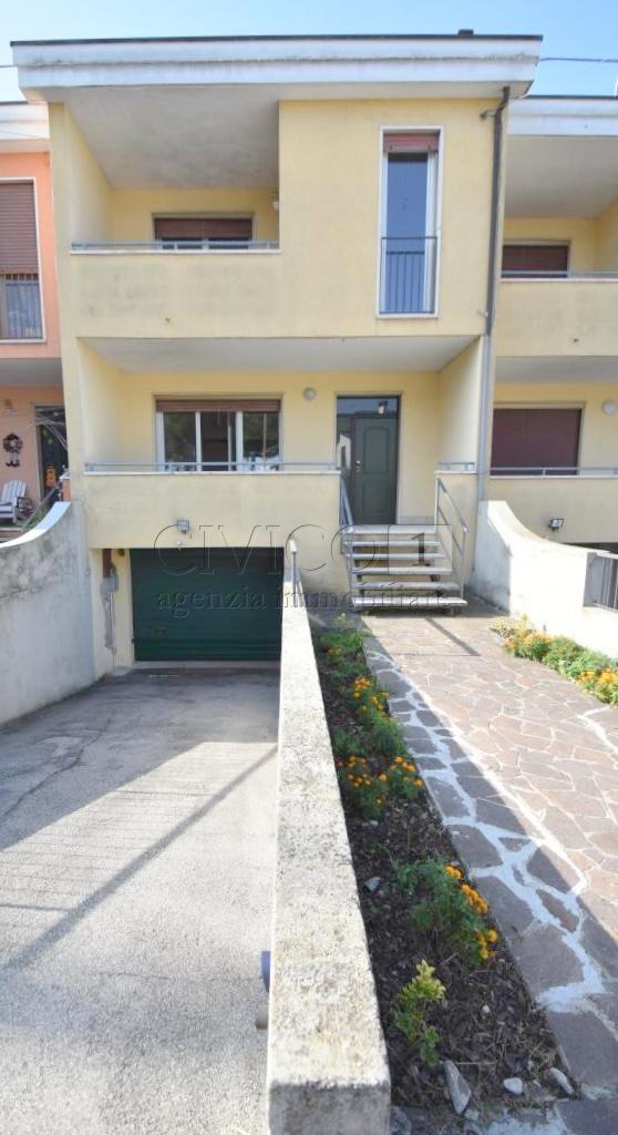 Villa a Schiera in vendita a Vicenza, 7 locali, prezzo € 235.000 | PortaleAgenzieImmobiliari.it
