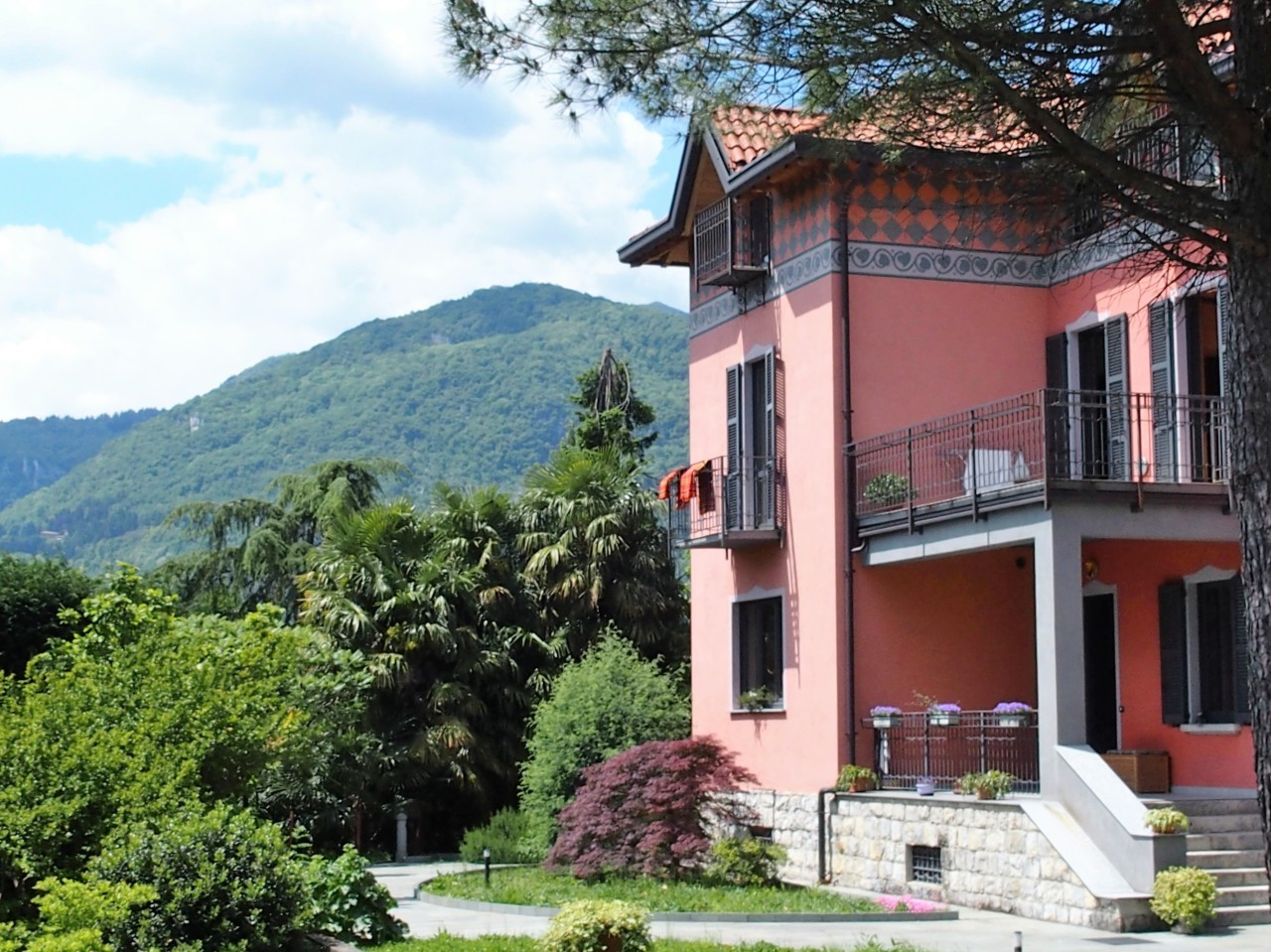 Villa in vendita a Erba, 6 locali, prezzo € 698.000 | CambioCasa.it