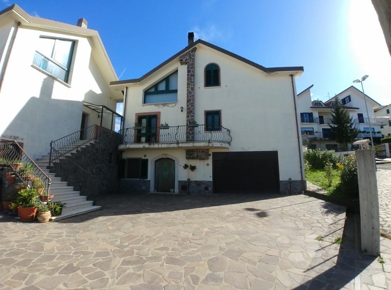 Villa a Schiera in vendita a San Fele, 13 locali, prezzo € 250.000 | PortaleAgenzieImmobiliari.it