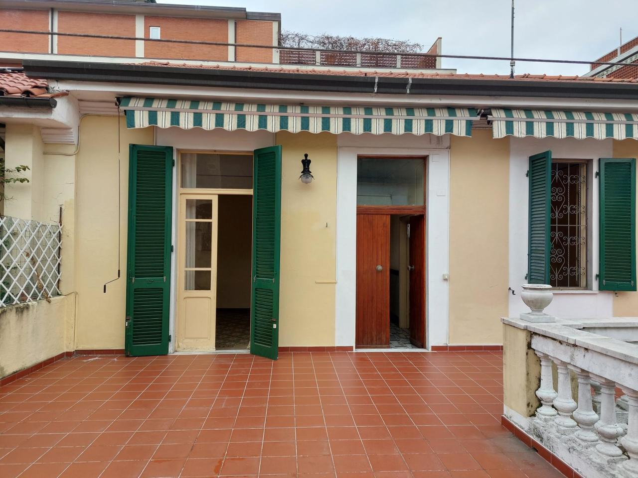 Soluzione Semindipendente in vendita a Carrara, 13 locali, prezzo € 250.000 | PortaleAgenzieImmobiliari.it